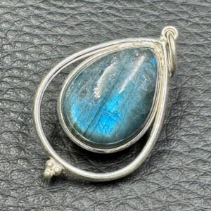 Pendentif en Labradorite Bleu Lagon