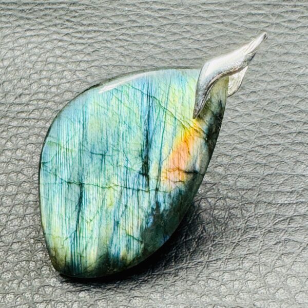 Pendentif en Labradorite Verte