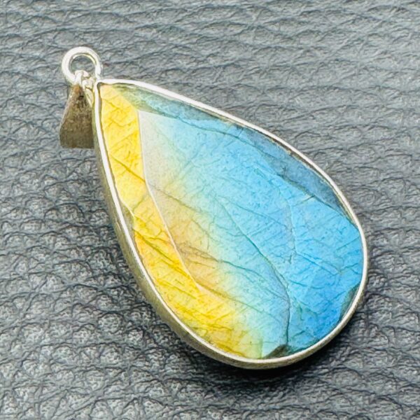 Pendentif Labradorite Bleu Doré