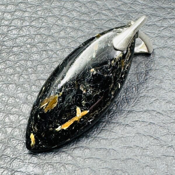 Pendentif en Nuumite
