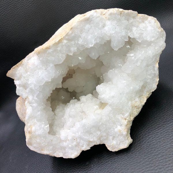 Demie géode cristal de roche de 3,975kg (réf gcr6) | Cœur de Pierres