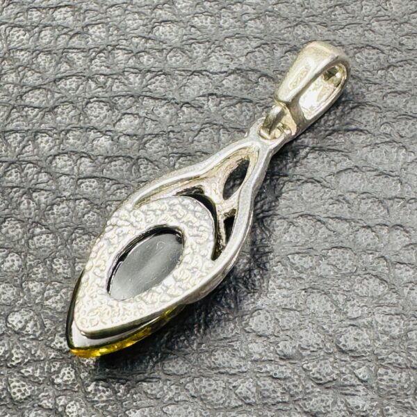 Pendentif en ambre verte de la mer Baltique (réf pa19) – Image 2