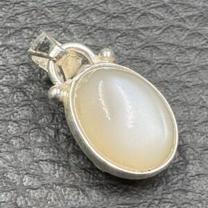 Pendentif en Pierre de Lune
