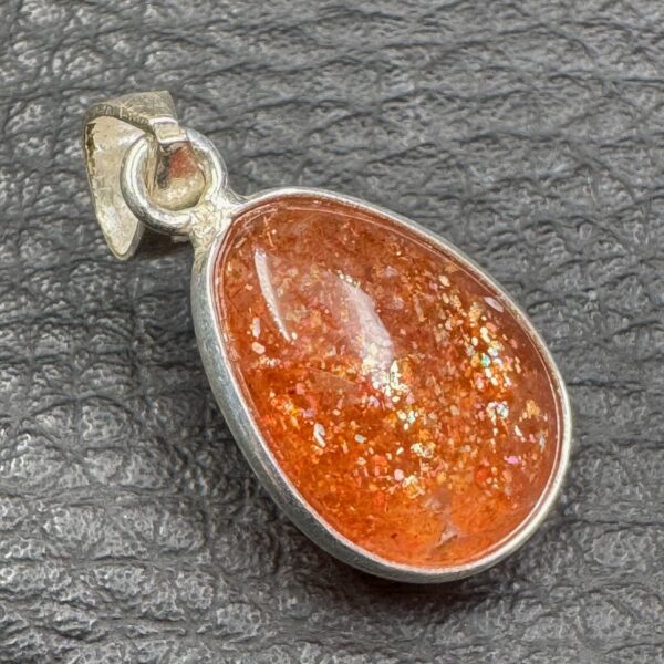 Pendentif en Pierre Soleil de Norvège (réf ps11) – Image 3