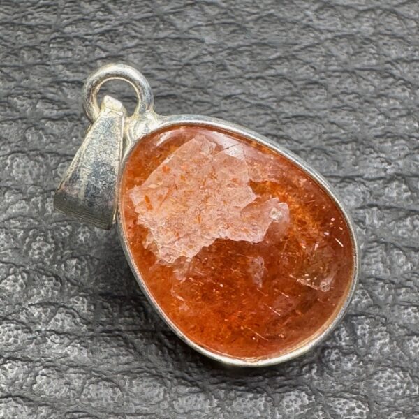 Pendentif en Pierre Soleil de Norvège (réf ps11) – Image 2