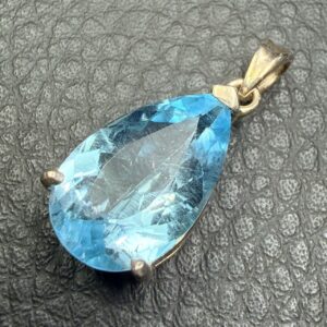 Pendentif en Topaze Bleue
