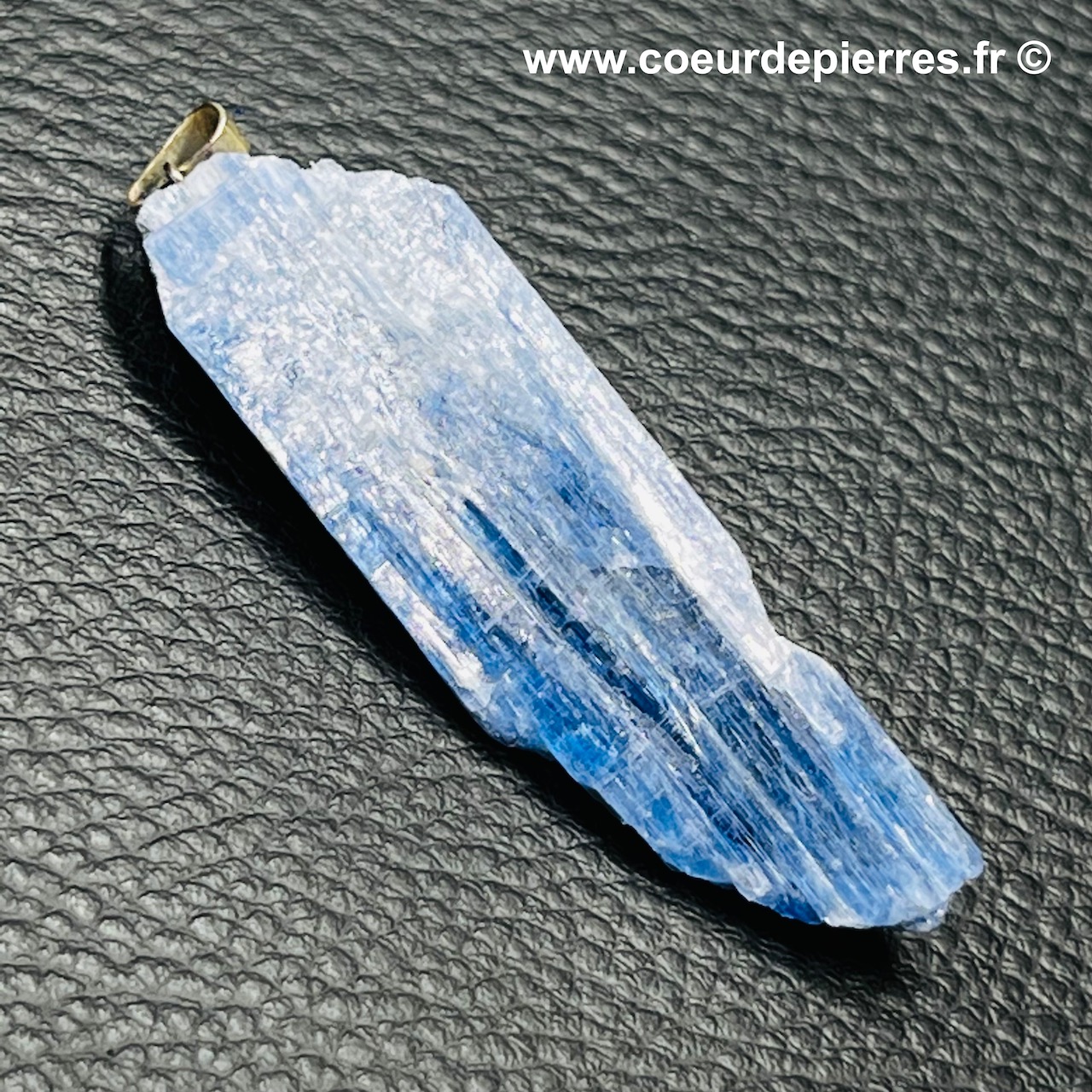 Pendentif en Cyanite bleue du Brésil (réf cy20)