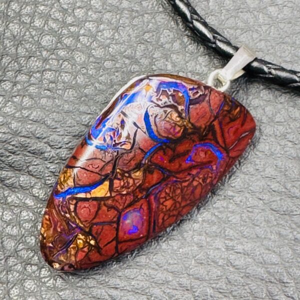 Pendentif en Opale Boulder d’Australie de 62,5 carats (réf po12) – Image 3