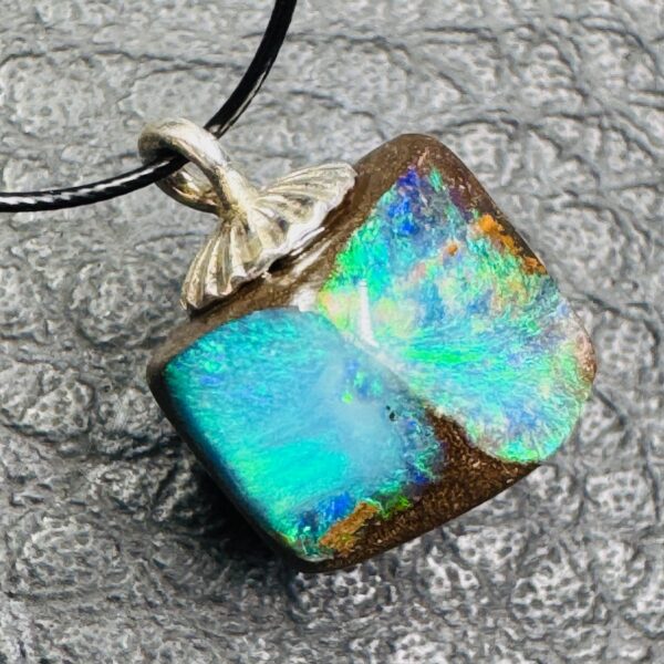 Pendentif en Opale Boulder d’Australie de 6 carats (réf po41) – Image 3