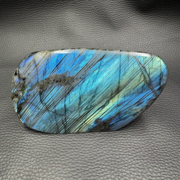 Labradorite de Madagascar (ref blp78) – Image 2
