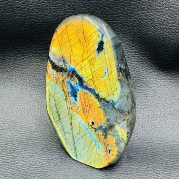 Labradorite de Madagascar "Forme Libre" (réf blp77) – Image 2