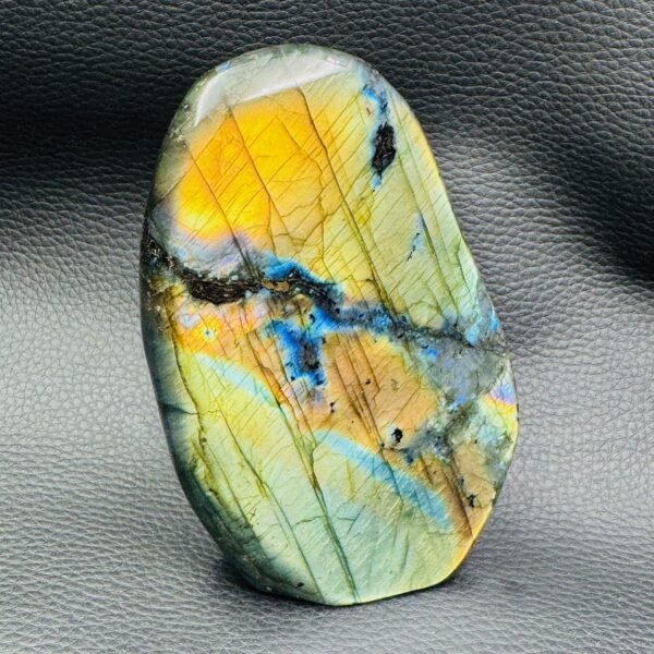 Labradorite de Madagascar "Forme Libre" (réf blp77) – Image 3
