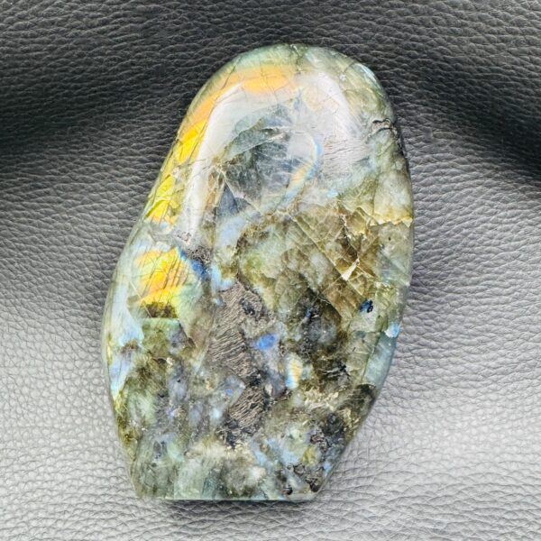 Labradorite de Madagascar "Forme Libre" (réf blp77) – Image 4