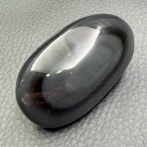 Galet en Obsidienne Noire