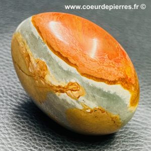 Galet en jaspe polychrome de Madagascar (réf gj12)