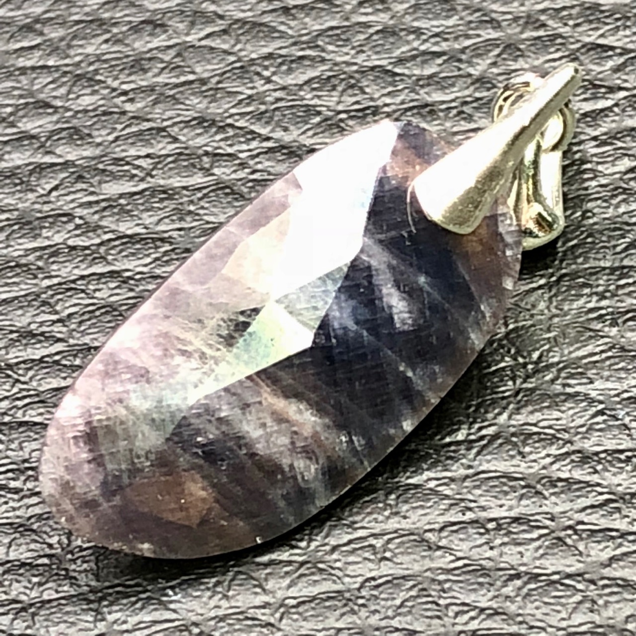 Pendentif en saphir facetté du Sri Lanka (réf sa6)