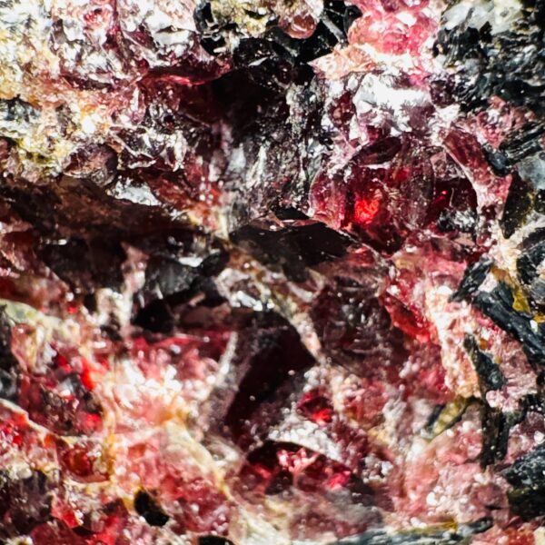 Rubis et Saphir sur Biotite de Madagascar (réf rub6) – Image 5