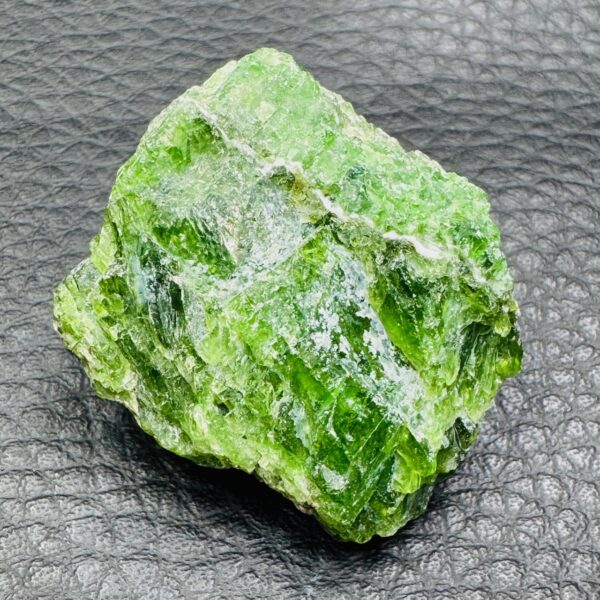 Chrome diopside de Russie « brut » (ref chd8) – Image 3