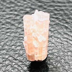 Tourmaline rubellite du Brésil cristal brut 55,5 carats (réf ptr1)