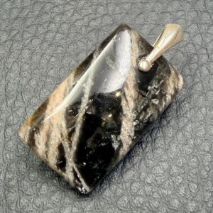 Pendentif en Pierre de Lune Noire