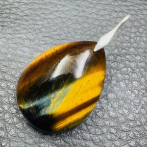 Pendentif en Oeil de Faucon
