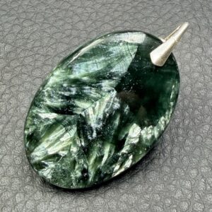 Pendentif en séraphinite