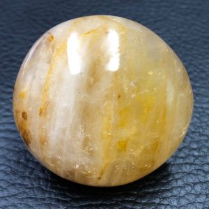 Galet en quartz hématoïde de Madagascar (réf gqh6)