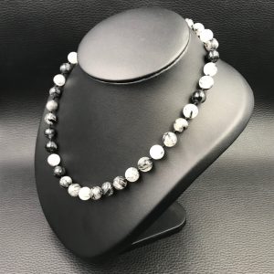 Collier perles cristal de roche avec inclusions de tourmaline (ref cqt2)