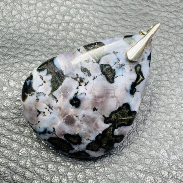 Pendentif en Gabbro de Madagascar (réf pg12) – Image 2