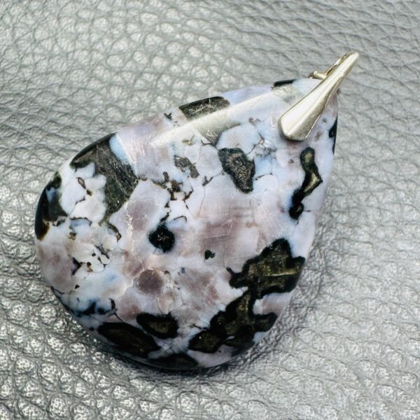 Pendentif en Gabbro de Madagascar (réf pg12) – Image 3
