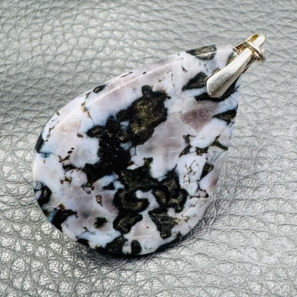 Pendentif en Gabbro de Madagascar (réf pg12) – Image 4