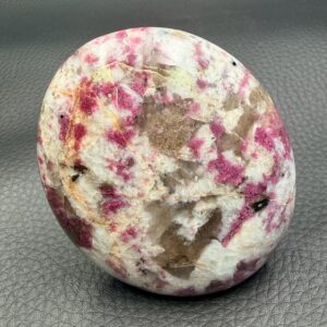 Galet en Tourmaline Rubellite