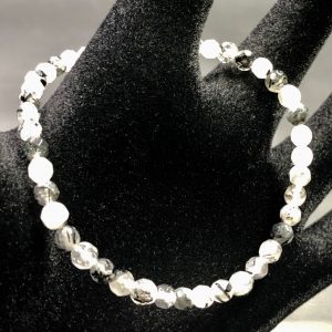 Bracelet en cristal de roche avec inclusions de tourmaline du Brésil, perles facettés de 4 mm