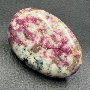 Galet en Tourmaline Rubelite
