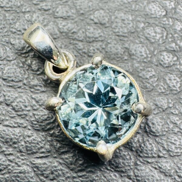 Pendentif en Topaze Bleue