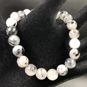 Bracelet en cristal de roche avec inclusions de tourmaline du Brésil, perles facettés de 8 mm