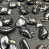 Pendentif en hématite "pierre roulée" (réf h6) – Image 2