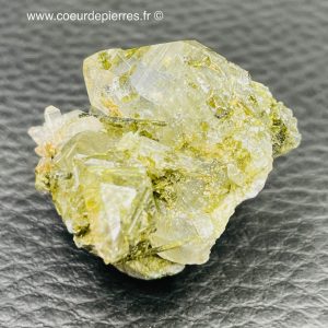 Cristal de roche à inclusions de diopside du Pakistan (qd4)