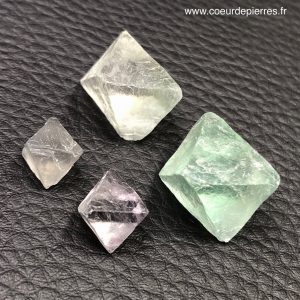 Fluorite octaèdre, lot de 4 cristaux (réf f4)