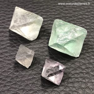 Fluorite octaèdre, lot de 4 cristaux (réf f4)