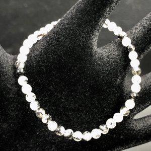 Bracelet cristal de roche a inclusions de tourmaline du Brésil « perles 4 mm »