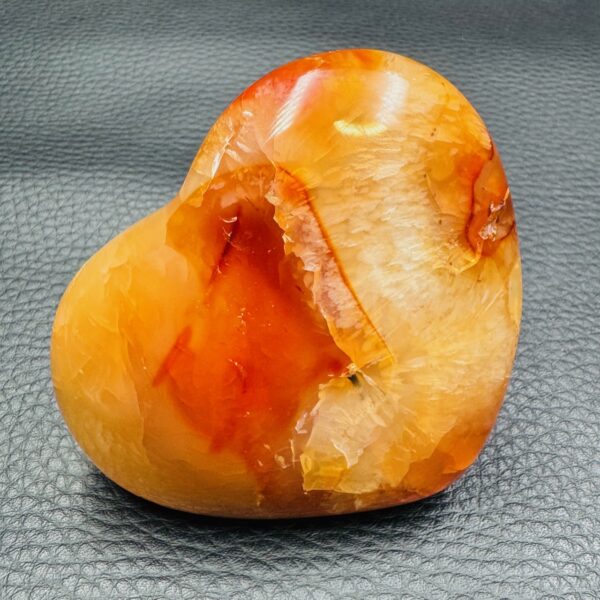 Coeur en cornaline de Madagascar (réf cc3) – Image 2