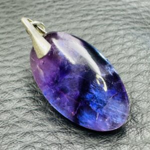 Pendentif en améthyste trapiche