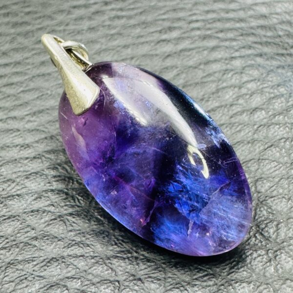 Pendentif en améthyste trapiche