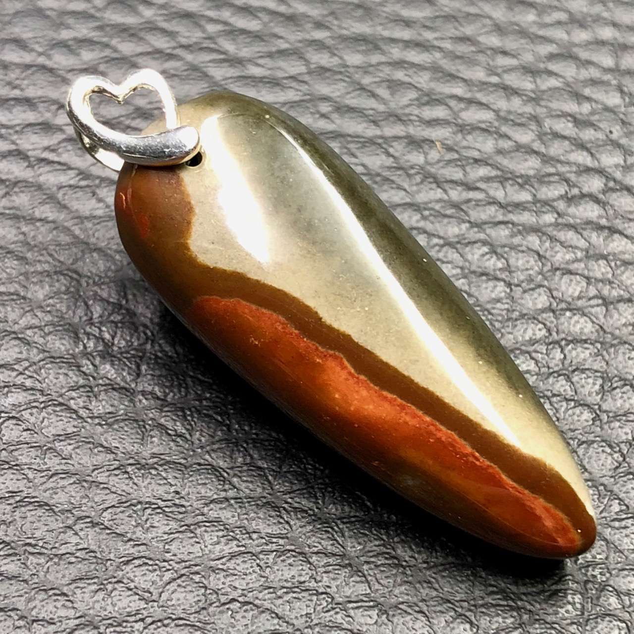 Pendentif jaspe polychrome de Madagascar (réf j9)