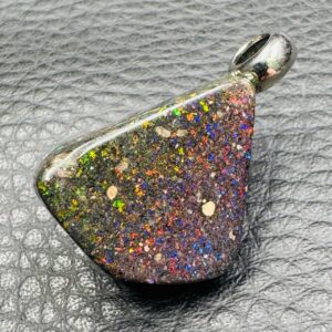 Pendentif en opale noire d'Honduras