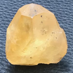 Prisme de calcite miel de Belgique (réf cmb8)