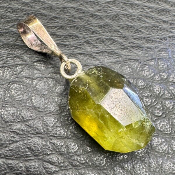 Pendentif en grenat vert de Perse (réf pdg2) – Image 2