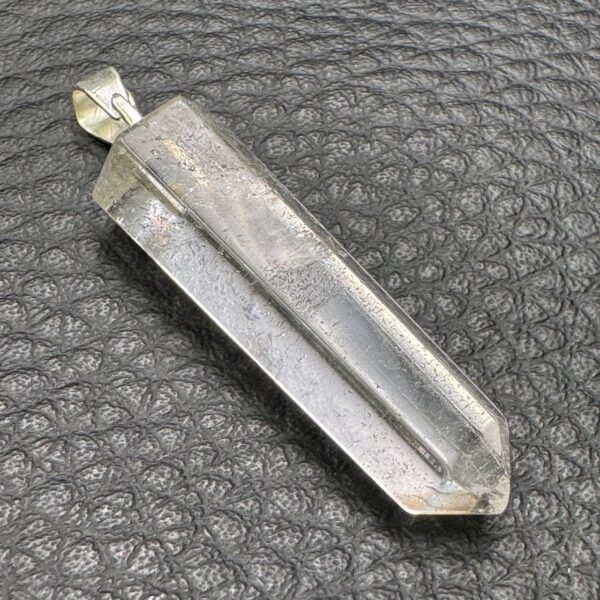 Pendentif en cristal de roche "prisme" (réf cr14) – Image 2