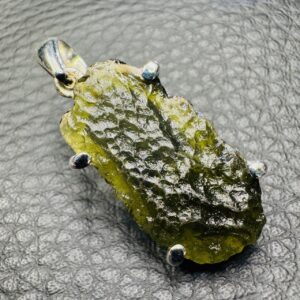 Pendentif en Moldavite